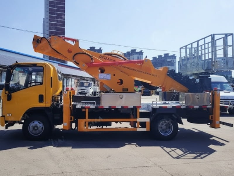 Автовышка Qingling GKS32 32 м на шасси ISUZU Elf